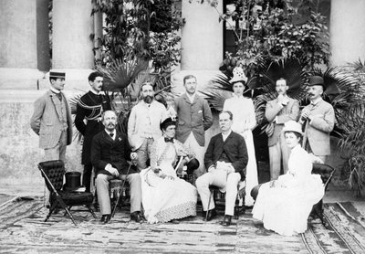 Lord et Lady Dufferin et groupe au pavillon du vice-roi, Shimla, vers 1884-88 - English Photographer